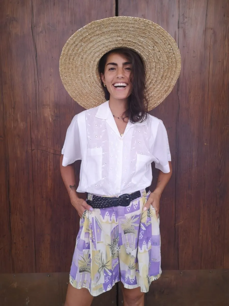 Camicia bianca con particolari in san gallo