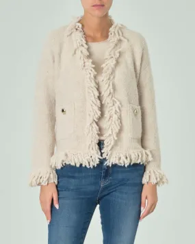 Cardigan color sabbia effetto bouclè in misto lana con profili a frange e bottone dorato applicato