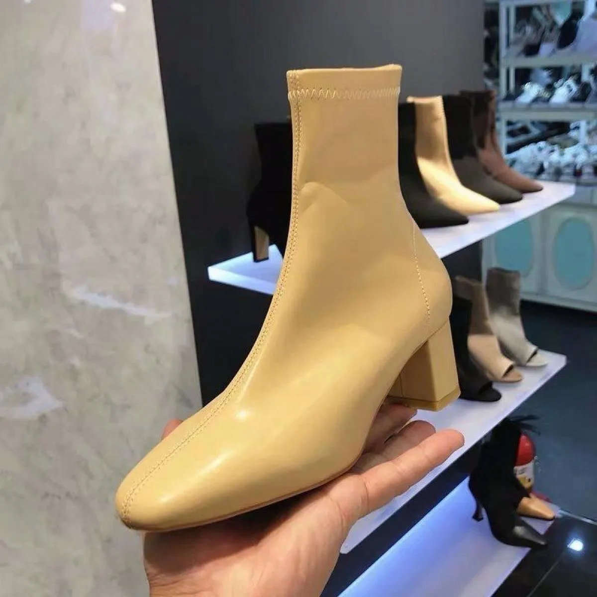 Stivali da donna 2022 stivali moderni moda autunno inverno nuove scarpe a tubo medio alla caviglia stivali da donna Casual con t